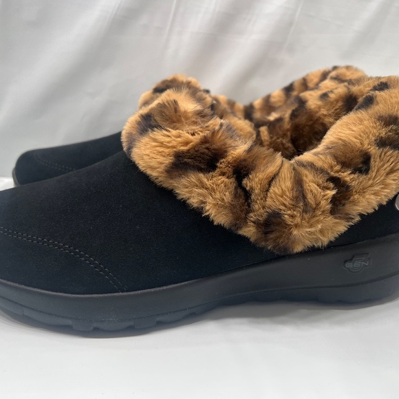 NEW Skechers On The Go Cozy Life Clog Slip On Comfort Indoor/Outdoor Slip On NIB - Picture 5 of 9